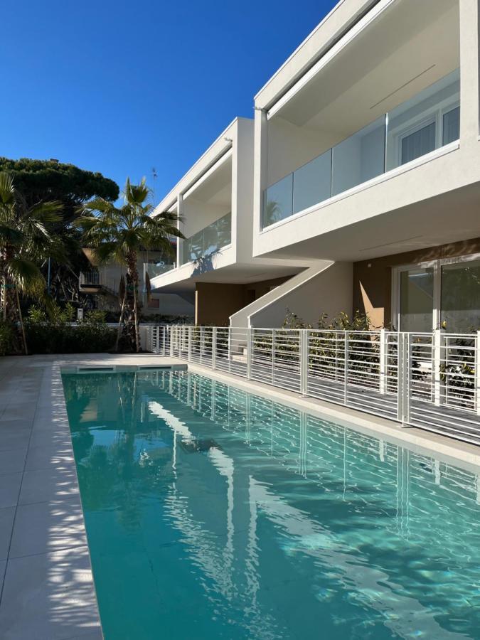 Agua Apartment With Beach Included Lido di Jesolo Exteriör bild